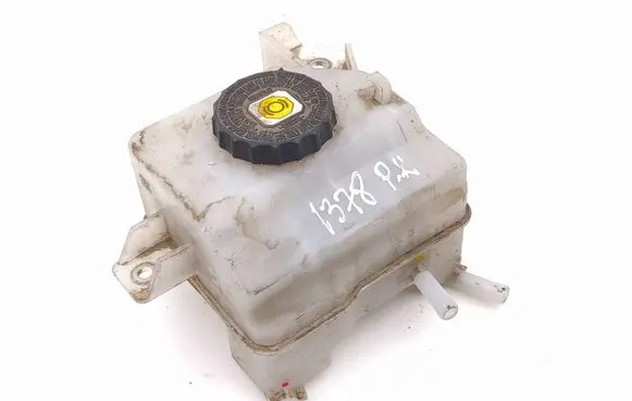 Toyota RAV 4 (XA50) Brake fluid reservoir 