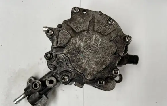 Volkswagen Touran I Fuel injection high pressure pump 038145209M V130