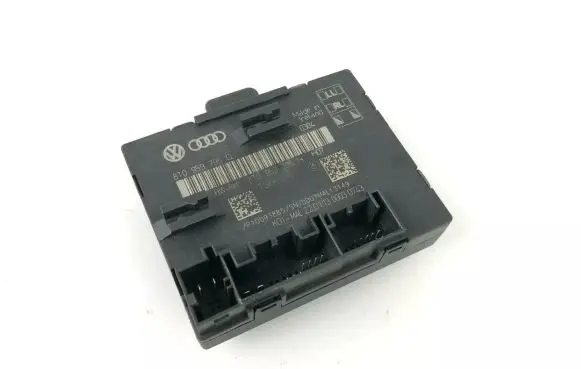 Volkswagen PASSAT B8 Door control unit/module 8T0959795Q