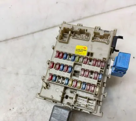 Nissan Almera N16 Fuse box set 243505M300 0518002