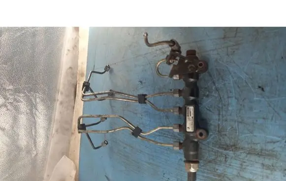 Ford Focus C-MAX Fuel injector supply line/pipe 