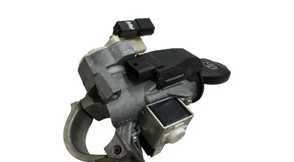 Toyota Avensis T270 Ignition lock 450200203