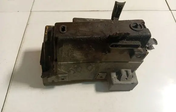 Peugeot 406 Battery box tray 9633899680