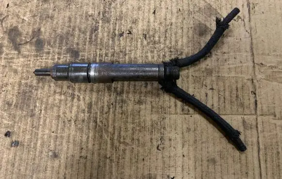Audi A4 S4 B5 8D Fuel injector 028130201
