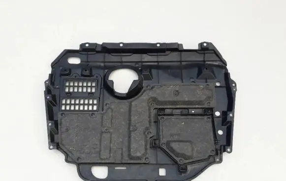 Lexus CT 200H Engine splash shield/under tray