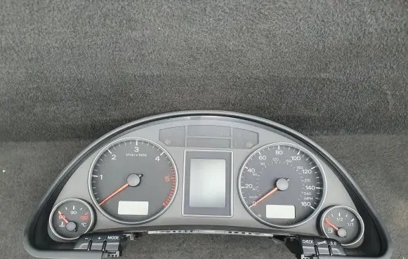 Audi A4 S4 B7 8E 8H Speedometer (instrument cluster) 8E0920951B RB8
