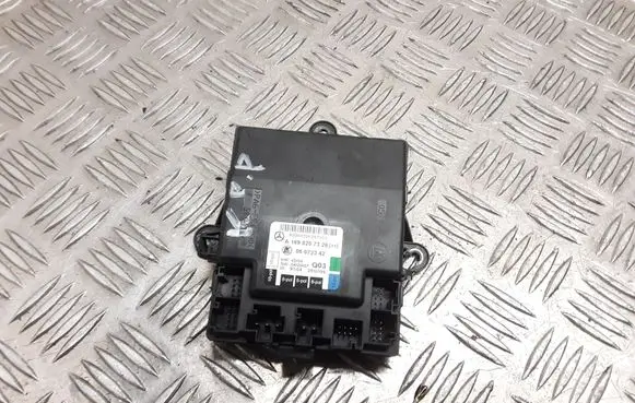 Mercedes-Benz B W245 Door control unit/module A1698207326