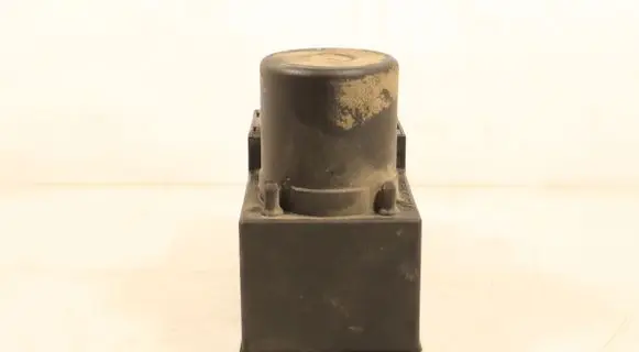 Audi A4 S4 B5 8D Central locking vacuum pump 8L0862257L