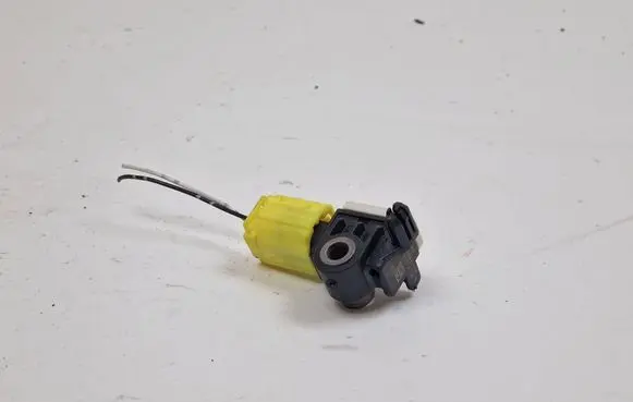 Mitsubishi Outlander Airbag deployment crash/impact sensor 8651A166