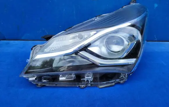 Toyota Yaris Headlight/headlamp 0D197