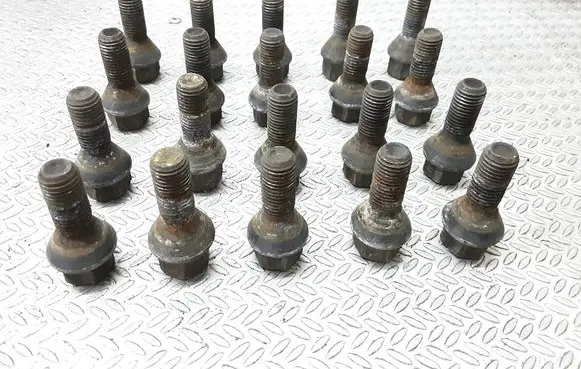 BMW 1 E81 E87 Nuts/bolts 