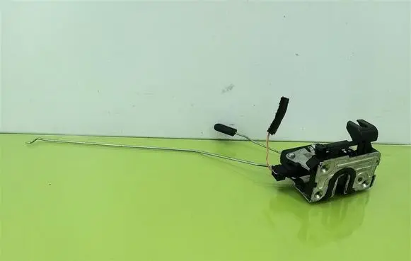 Dacia Sandero Front door lock 