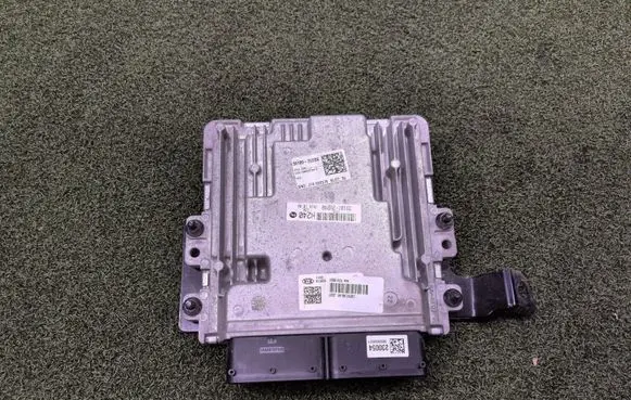 KIA Ceed Engine control unit/module 391002U206 J7A092578