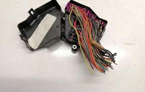 Audi A3 S3 8L Fuse module 8D1941824