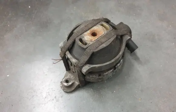 Audi A8 S8 D3 4E Gearbox mount 4E0399151AG