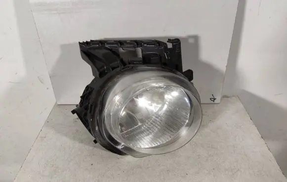 Nissan Juke I F15 Headlight/headlamp