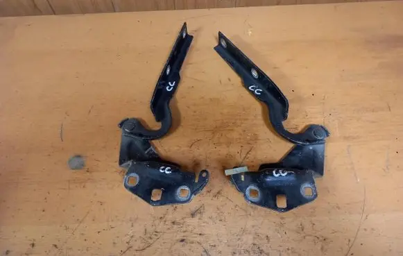 Volkswagen PASSAT CC Engine bonnet/hood hinges 3C8823302A