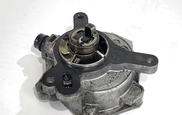 Volvo V40 Vacuum pump 31316688