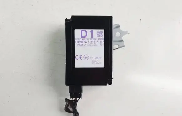 Toyota RAV 4 (XA40) Engine control unit/module 89760-42040 1584005011