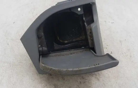 Cup holder front