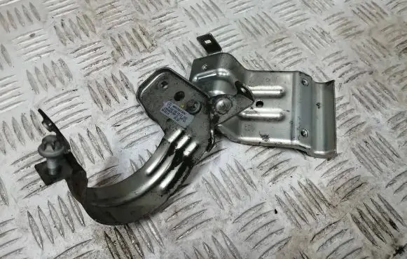 Mercedes-Benz A W176 Fuel filter bracket/mount holder A6450900852 L26554CB