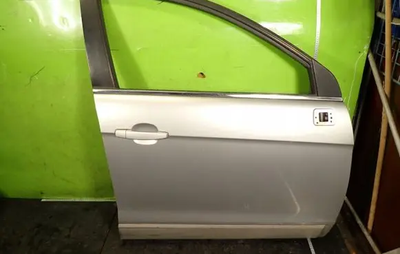 Chevrolet Captiva Front door