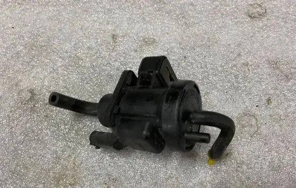 Mercedes-Benz E W211 Turbo solenoid valve a0005450527