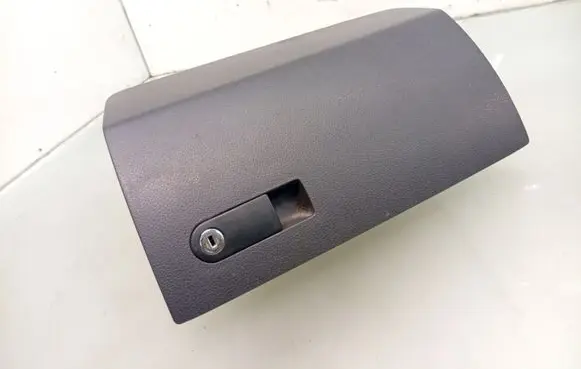 Glove box