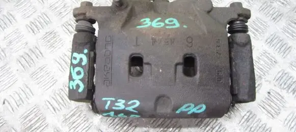 Nissan X-Trail T32 Front brake caliper