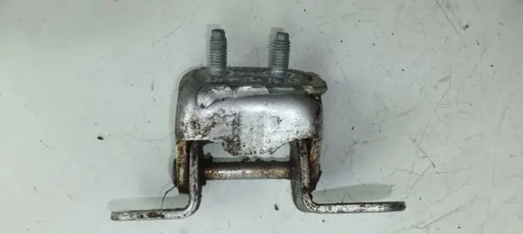 Toyota Land Cruiser (J100) Rear door upper hinge