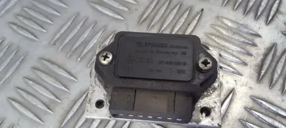 Volkswagen Golf II Ignition amplifier control unit 211905351D 338738TFK