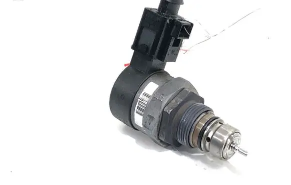 Skoda Octavia Mk3 (5E) Fuel pressure regulator 0281006075