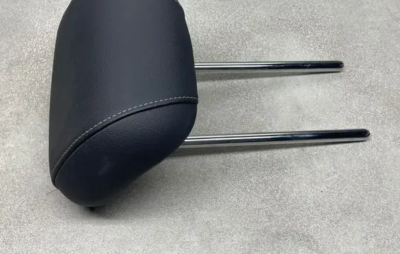 Opel Insignia B Rear seat headrest 