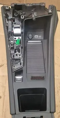 Peugeot 308 Center console 9829975280