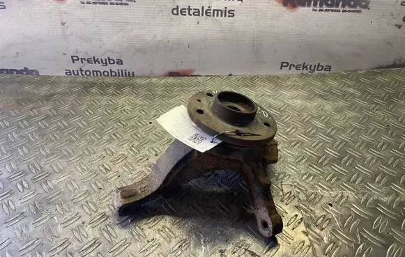 Opel Vivaro Front wheel hub