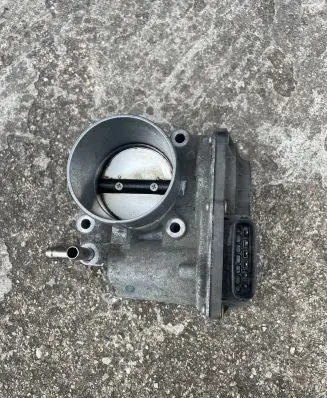 Toyota Auris E180 Throttle valve 220300T110