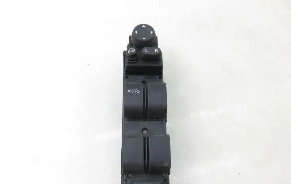 Mazda 2 Electric window control switch DF7466350B