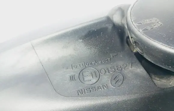 Nissan Almera N16 Front door electric wing mirror E11025827 E11015827
