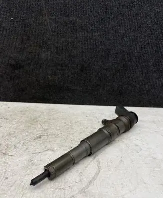 BMW 5 E60 E61 Fuel injector 0445110212