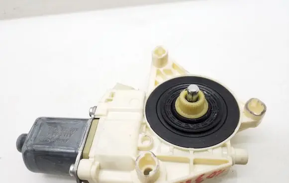 Mercedes-Benz C W204 Front door window regulator motor A2048200142 0130822503