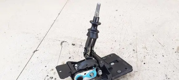 Subaru Impreza III Gear shifter/selector DN081030