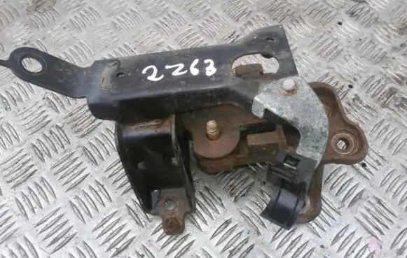 Citroen C1 Engine mount bracket