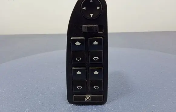 BMW 5 E39 Electric window control switch 8368966