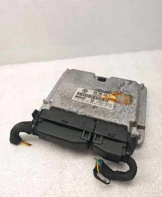 Volkswagen PASSAT B5 Engine control unit/module 038906018N 28SA3406