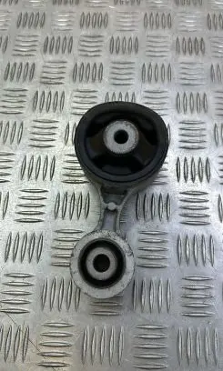 Honda CR-V Engine mount bracket