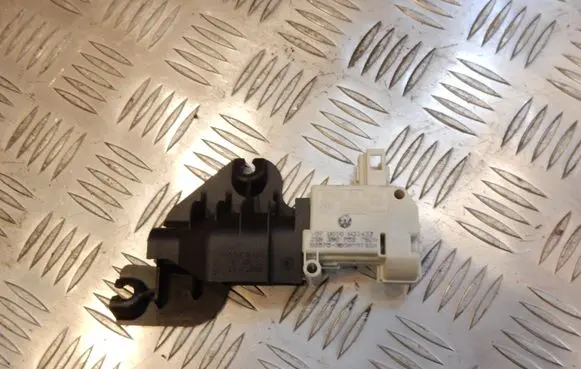 Audi A6 S6 C6 4F Glove box lock 3B0959782A 39207