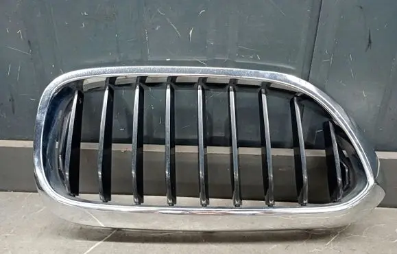 BMW 5 G30 G31 Front bumper lower grill 7390864