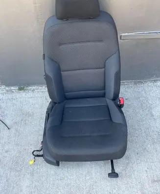 Volkswagen Golf VII Front passenger seat 