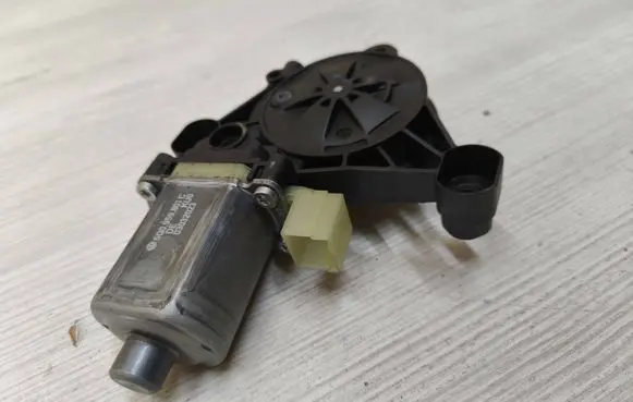 Front door window regulator motor
