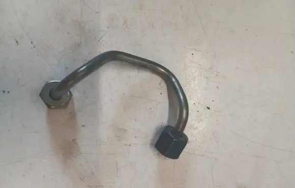Volvo XC60 Fuel injector supply line/pipe 31303505
